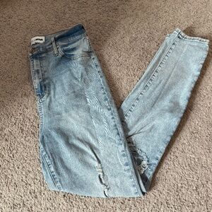 Fashion Nova Ripped Skinny jeans